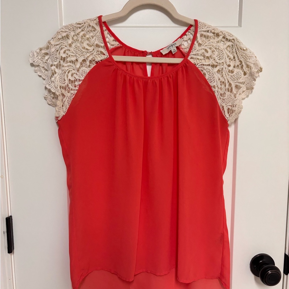 Umgee Coral Lace Shoulder Sleeveless Blouse Medium